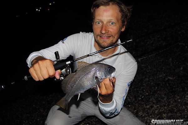 Изображение 1 : Вечерняя рыбалка на побережье в Пицунде